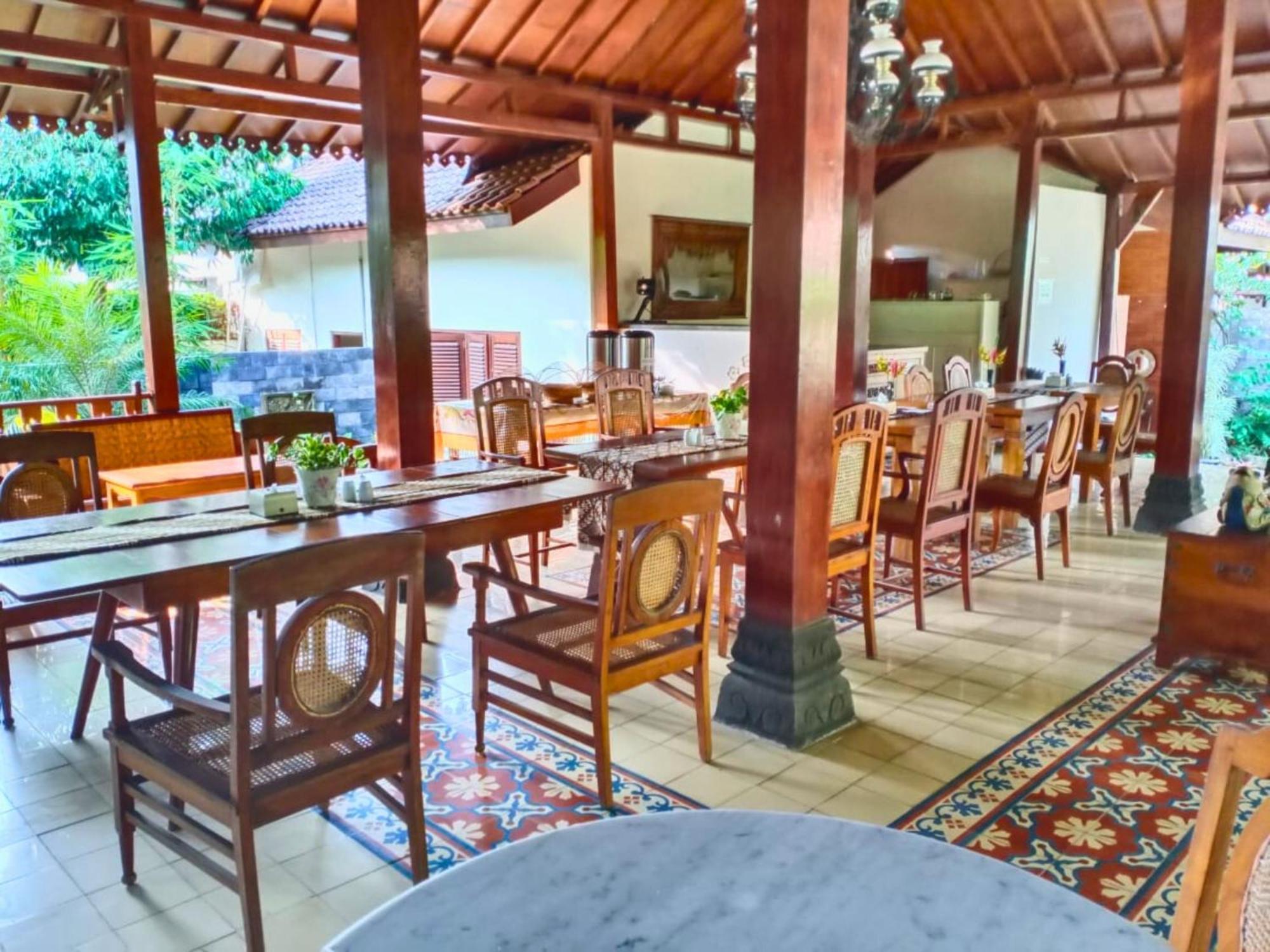 Ndalem Nitihardjan Hotel Magelang Buitenkant foto