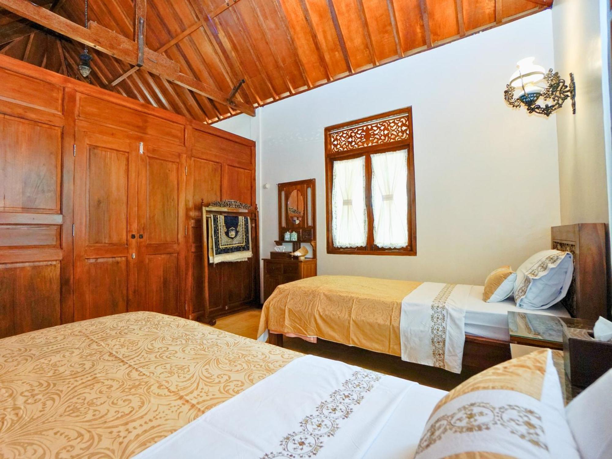 Ndalem Nitihardjan Hotel Magelang Buitenkant foto