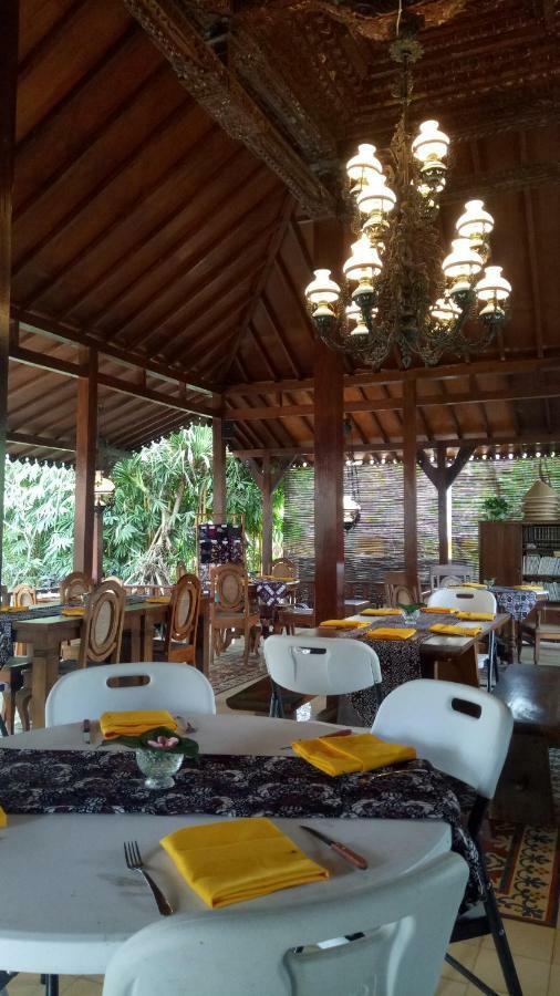 Ndalem Nitihardjan Hotel Magelang Buitenkant foto